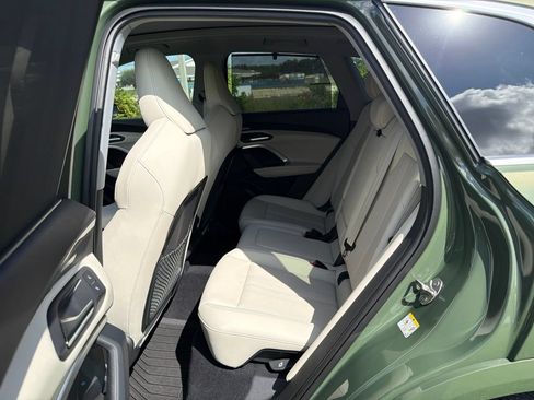 Used 2025 Audi Q5 Premium Plus w/ Premium Plus AWD/4WD image 8