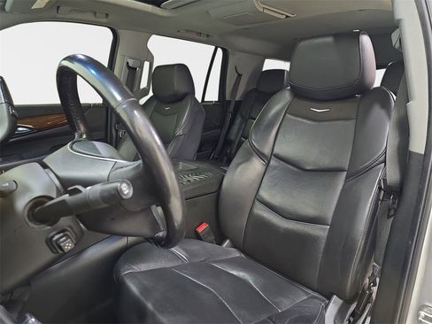 Used 2018 Cadillac Escalade Luxury image 17