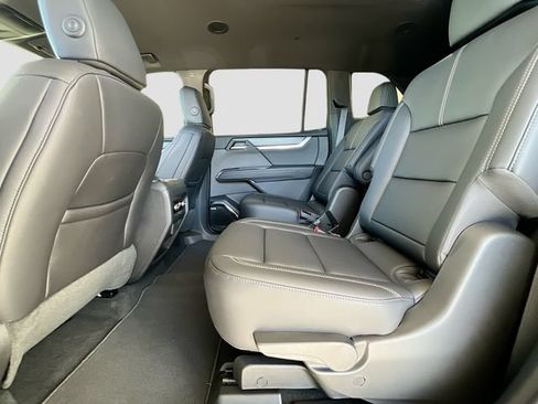 New 2026 GMC Acadia Elevation w/ Elevation Premium Package FWD image 17