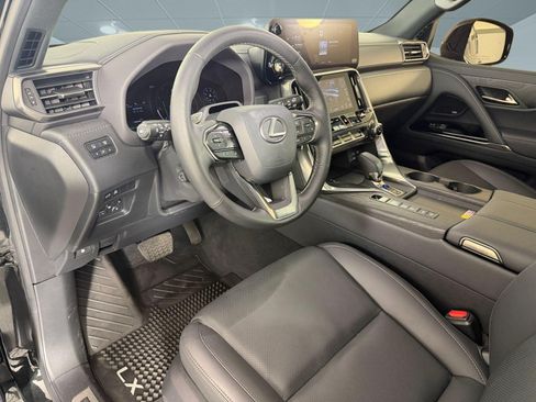 Used 2025 Lexus LX 700h Overtrail AWD/4WD image 4