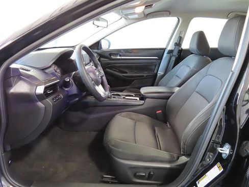 Used 2023 Nissan Altima 2.5 SV image 17