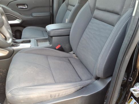 Used 2024 Nissan Frontier SV w/ SV Convenience Package image 9