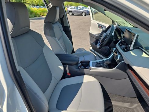 Used 2019 Toyota RAV4 Limited AWD/4WD image 12