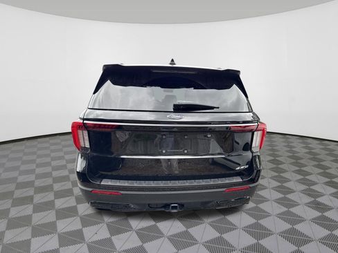 Used 2025 Ford Explorer ST-Line w/ ST-Line Street Pack AWD/4WD image 6