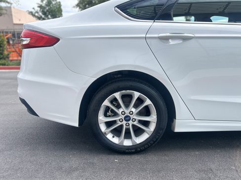 Used 2020 Ford Fusion SE FWD image 18