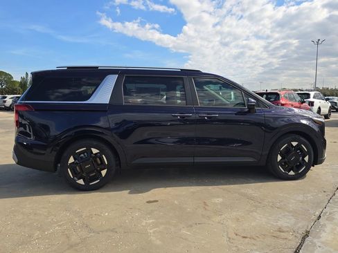 New 2026 Kia Carnival EX FWD image 9