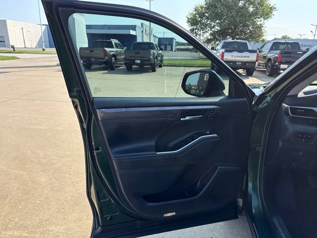 Certified 2025 Toyota Highlander Platinum AWD/4WD image 7
