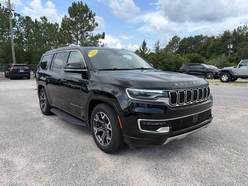 Used 2024 Jeep Wagoneer Series III AWD/4WD image 8