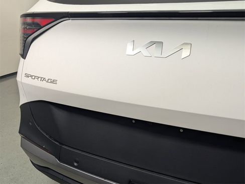 New 2026 Kia Sportage EX image 8
