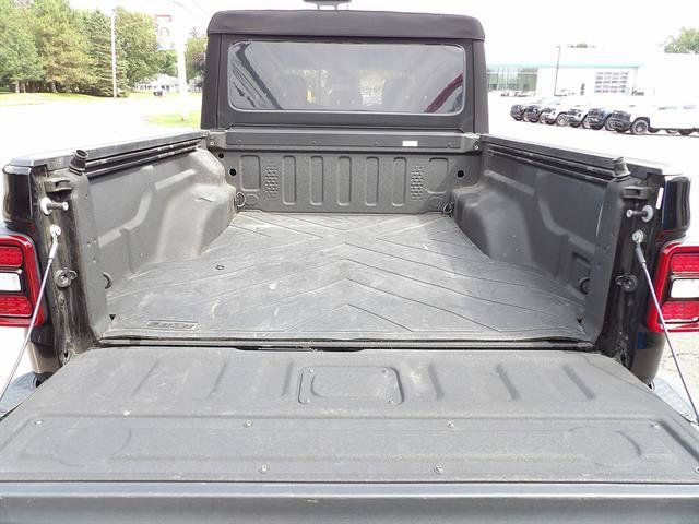 Used 2024 Jeep Gladiator Sport AWD/4WD image 5