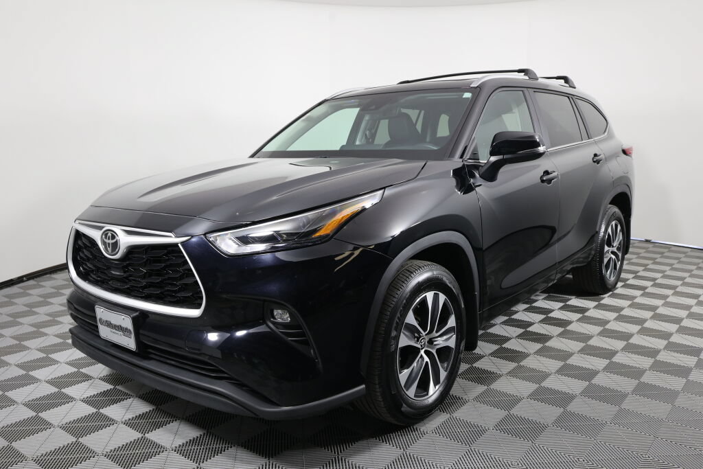 Used 2023 Toyota Highlander XLE AWD/4WD image 5