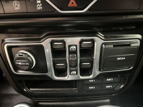 Used 2022 Jeep Wrangler Unlimited Sport AWD/4WD image 19