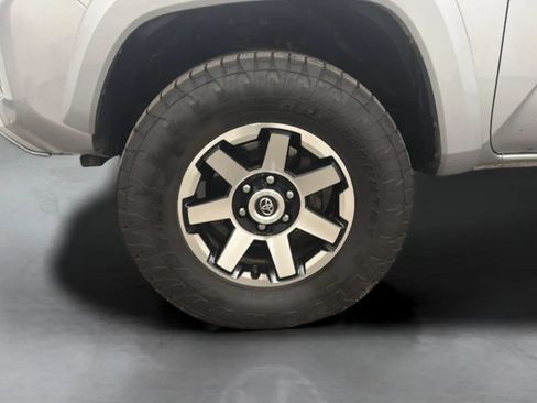 Used 2017 Toyota Tacoma Limited w/ Tow Package AWD/4WD image 30