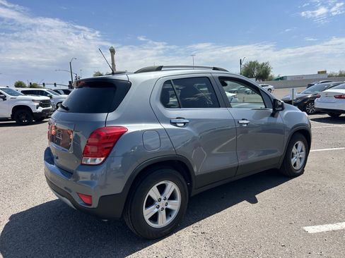 Used 2019 Chevrolet Trax LT w/ LT Convenience Package FWD image 5