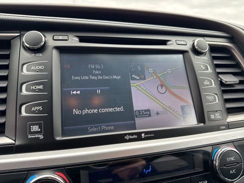 Used 2015 Toyota Highlander Limited image 21