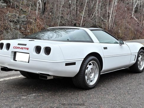Used 1995 Chevrolet Corvette Coupe image 8