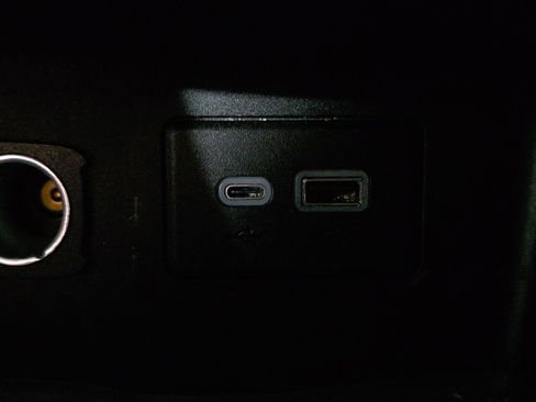 Used 2023 GMC Acadia SLE w/ Driver Convenience Package image 20