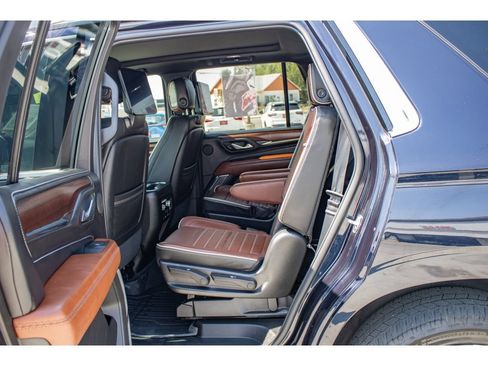 Used 2023 GMC Yukon Denali Ultimate AWD/4WD image 17