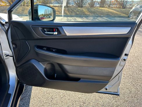 Used 2018 Subaru Outback 2.5i Premium image 14