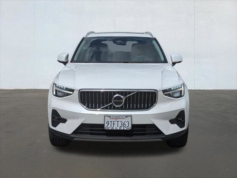 Used 2024 Volvo XC40 B5 Plus w/ Protection Package Premier AWD/4WD image 8