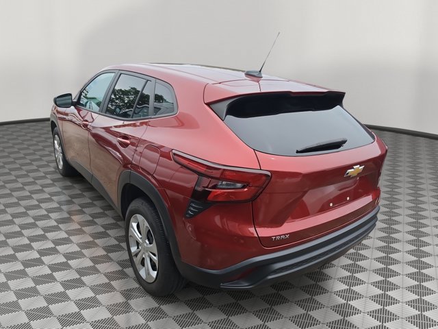 Used 2024 Chevrolet Trax LS FWD image 3