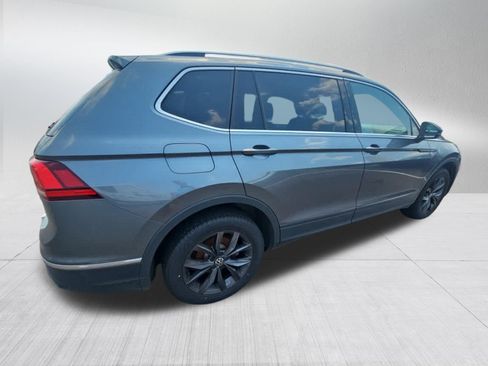 Used 2022 Volkswagen Tiguan SE w/ Panoramic Sunroof Package AWD/4WD image 4