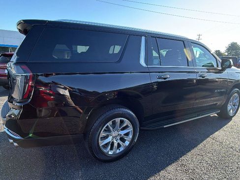 New 2026 Chevrolet Suburban Premier w/ Sun And Tow Package AWD/4WD image 8