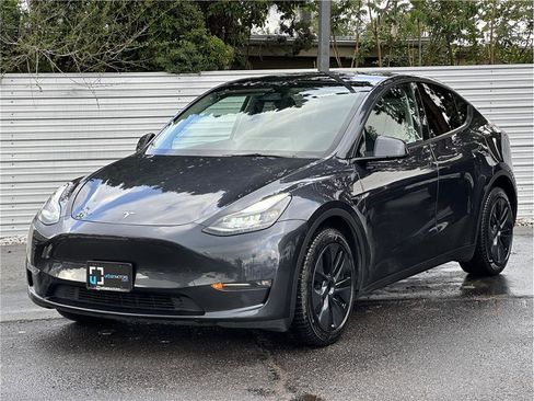 Used 2025 Tesla Model Y Long Range AWD/4WD image 6