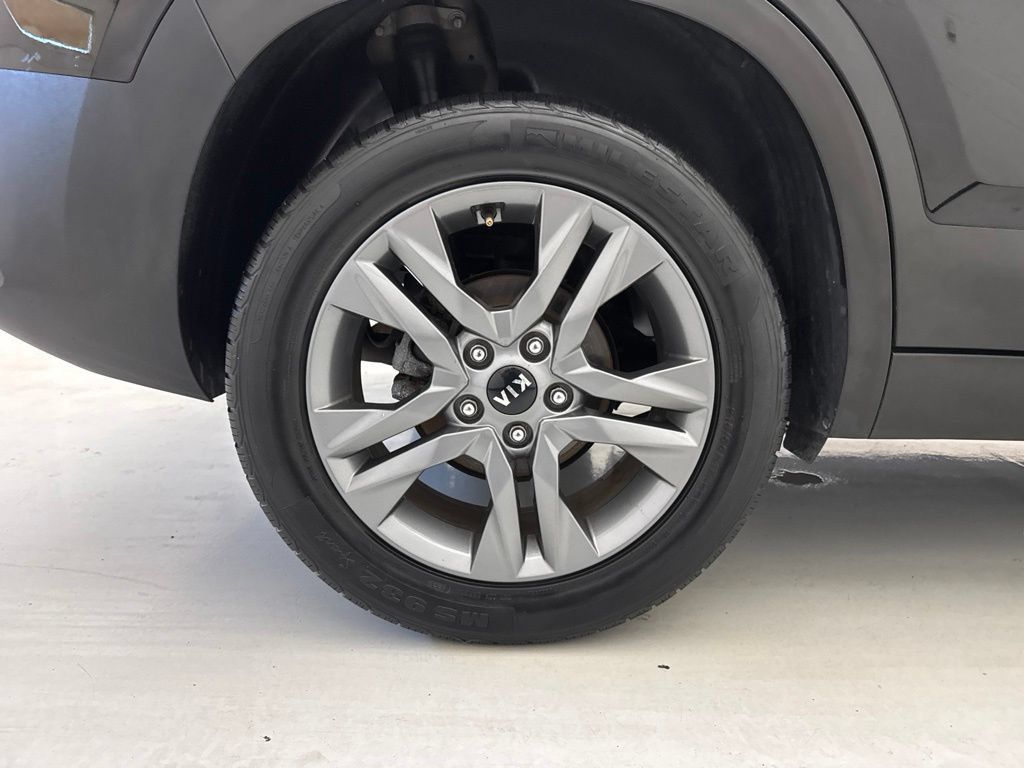 Used 2021 Kia Seltos S FWD image 9