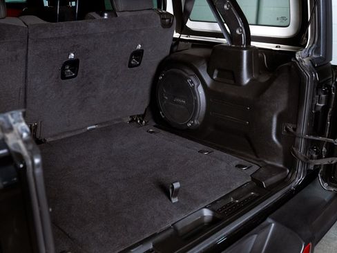 Used 2021 Jeep Wrangler Unlimited Rubicon AWD/4WD image 39