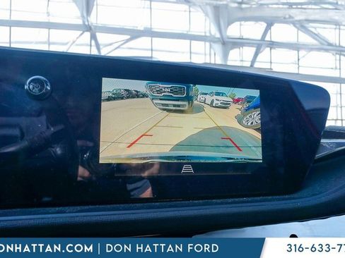 Used 2024 Buick Envista Sport Touring w/ Convenience I Package FWD image 8