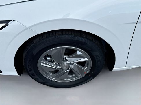 New 2026 Hyundai Elantra SE FWD image 23