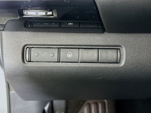 Used 2024 Nissan Pathfinder SV image 11