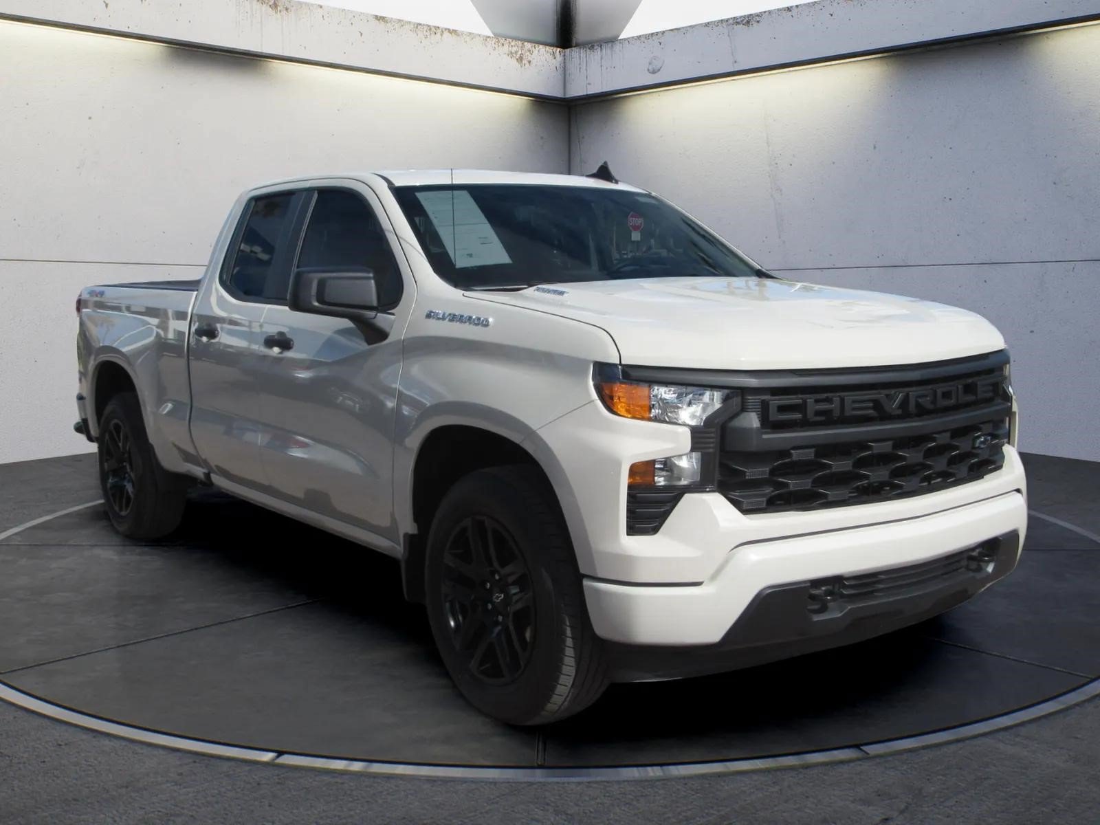 Used 2026 Chevrolet Silverado 1500 Custom AWD/4WD image 2