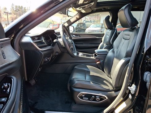 Certified 2022 Jeep Grand Cherokee Overland w/ Luxury Tech Group IV image 17