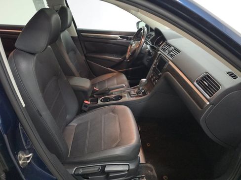 Used 2018 Volkswagen Passat 2.0T SE FWD image 14