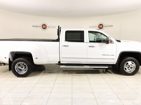 Used 2019 GMC Sierra 3500 Denali w/ Duramax Plus Package image 2