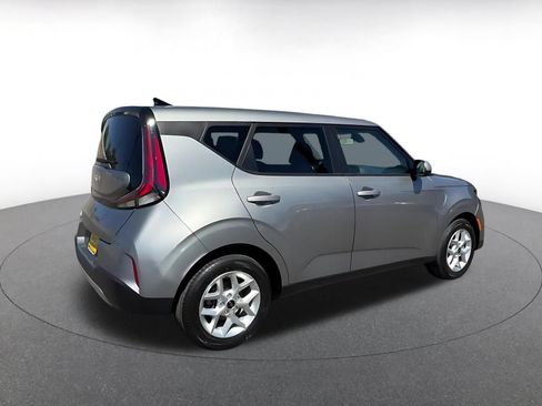 Used 2025 Kia Soul LX w/ LX Technology Package FWD image 15