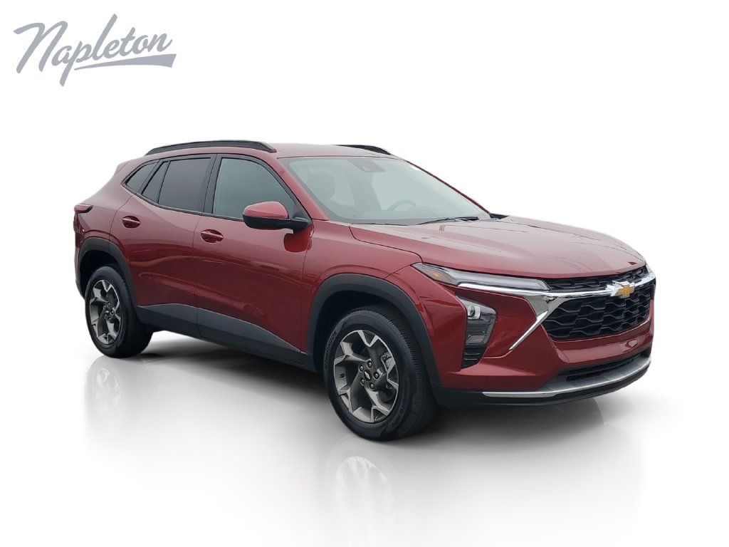 Used 2025 Chevrolet Trax LT FWD image 7