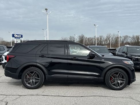 Used 2025 Ford Explorer ST-Line w/ ST-Line Street Pack image 9