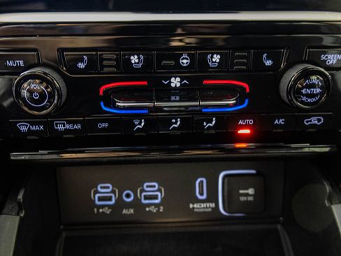 Used 2022 Jeep Grand Cherokee Trailhawk w/ Luxury Tech Group III AWD/4WD image 29