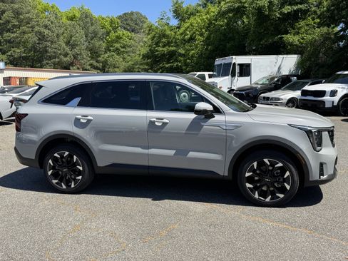 Used 2025 Kia Sorento EX w/ Panoramic Sunroof Package image 8