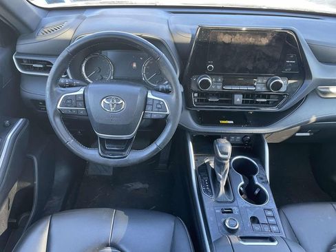 Used 2024 Toyota Highlander XSE image 25