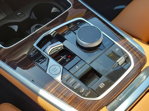 New 2026 BMW X5 xDrive50e image 21