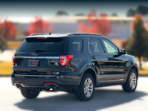 Used 2018 Ford Explorer XLT w/ Equipment Group 202A image 10