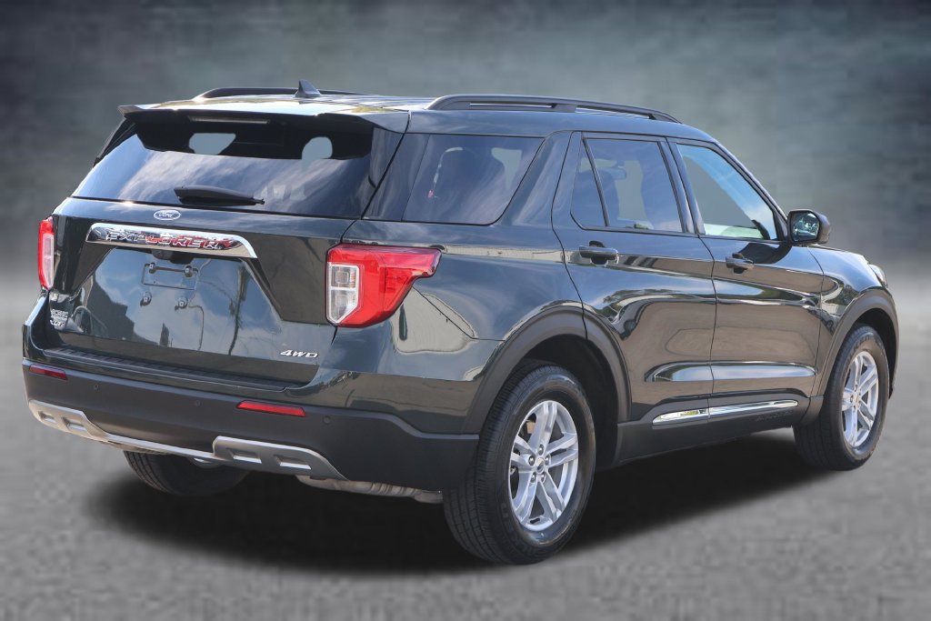 Used 2023 Ford Explorer XLT w/ Equipment Group 202A AWD/4WD image 3