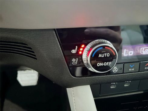 New 2026 Mitsubishi Outlander SEL FWD image 12