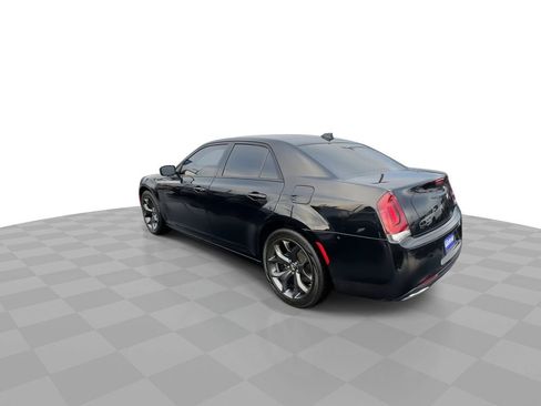 Used 2023 Chrysler 300 Touring w/ Sport Appearance Package image 6