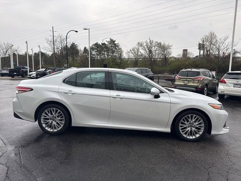 Used 2020 Toyota Camry XLE image 6