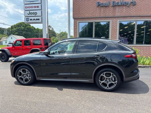 Used 2022 Alfa Romeo Stelvio Ti image 3